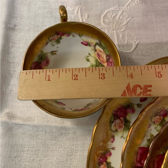 5-piece place setting of ‘Golden Rose’ by Royal Chelsea. - Picture 15 of 16